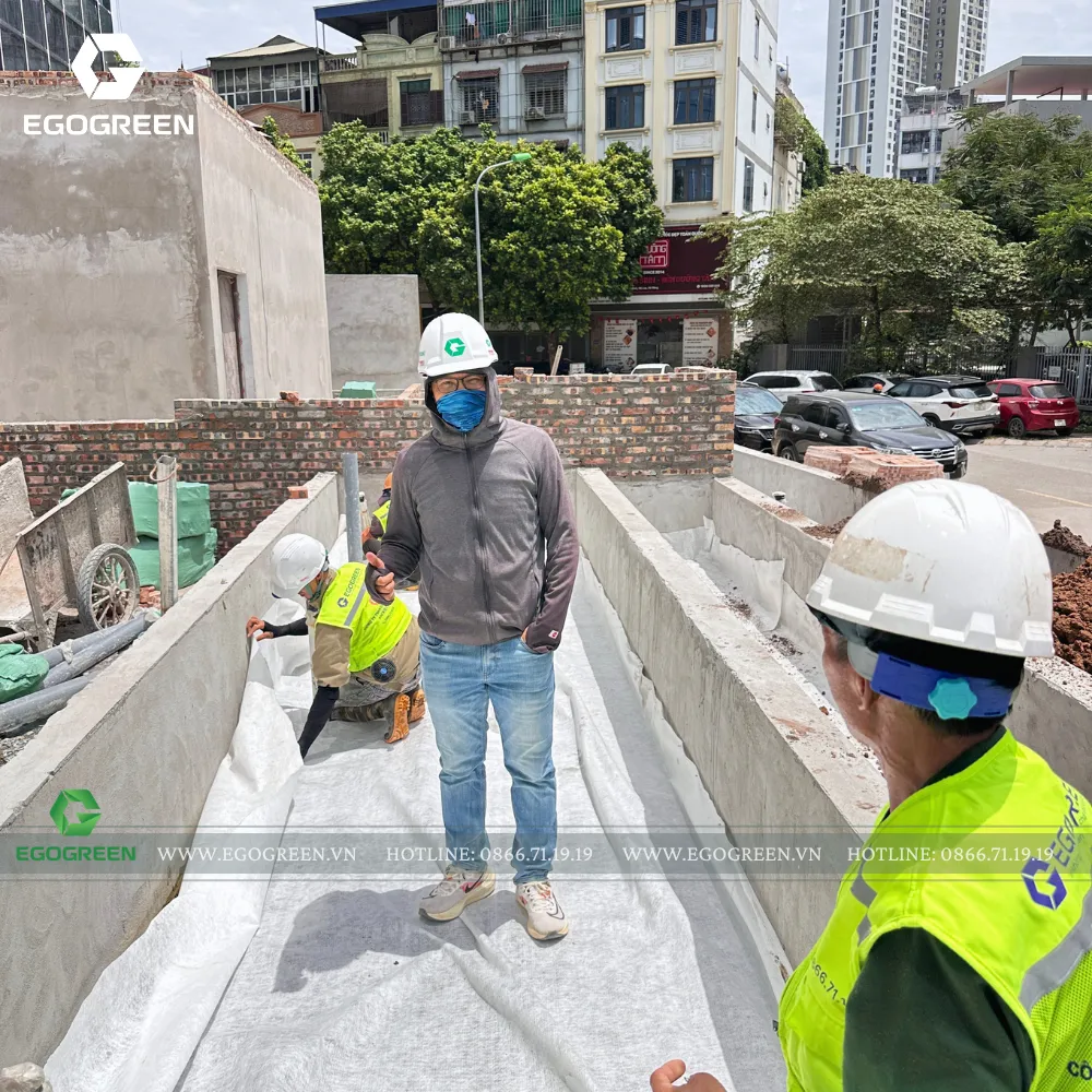 Có những ngày ngoài trời hơn 40 độ là thử thách rất lớn với đội ngũ nhân công.